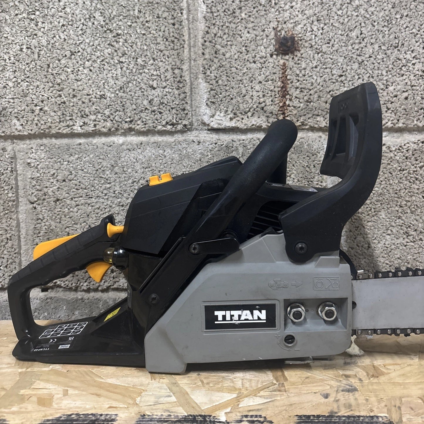 Titan Chainsaw Petrol 40cc TTCSP40 40cm 2 Stroke