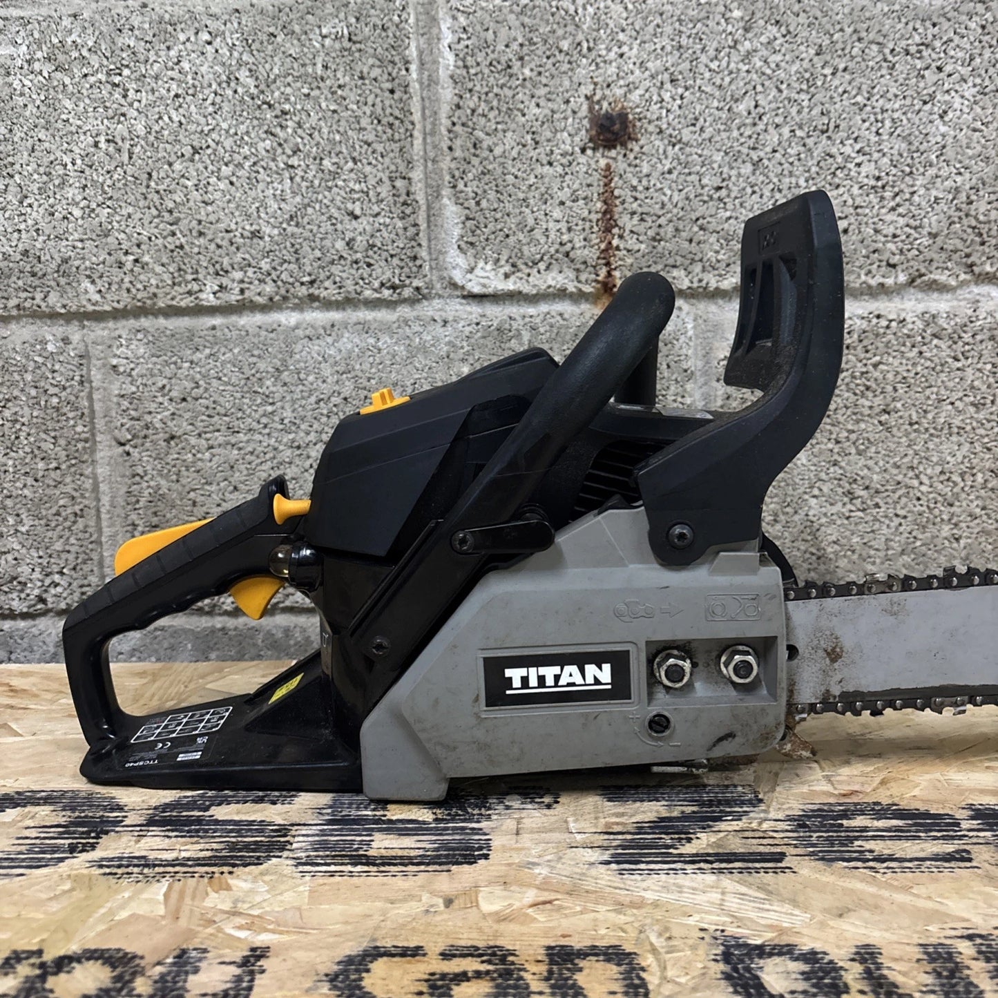 Titan Chainsaw Petrol 40cc TTCSP40 40cm 2 Stroke