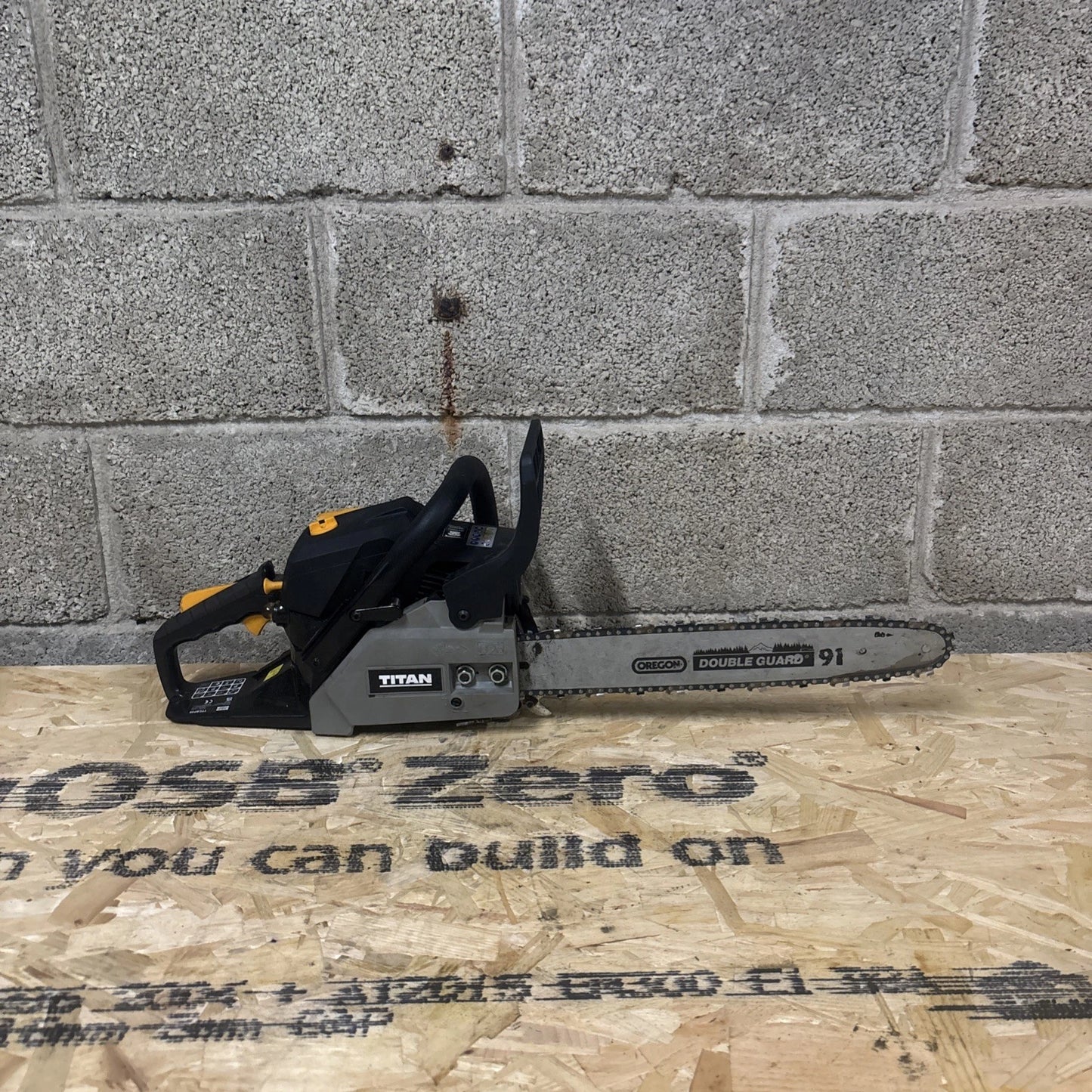Titan Chainsaw Petrol 40cc TTCSP40 40cm 2 Stroke