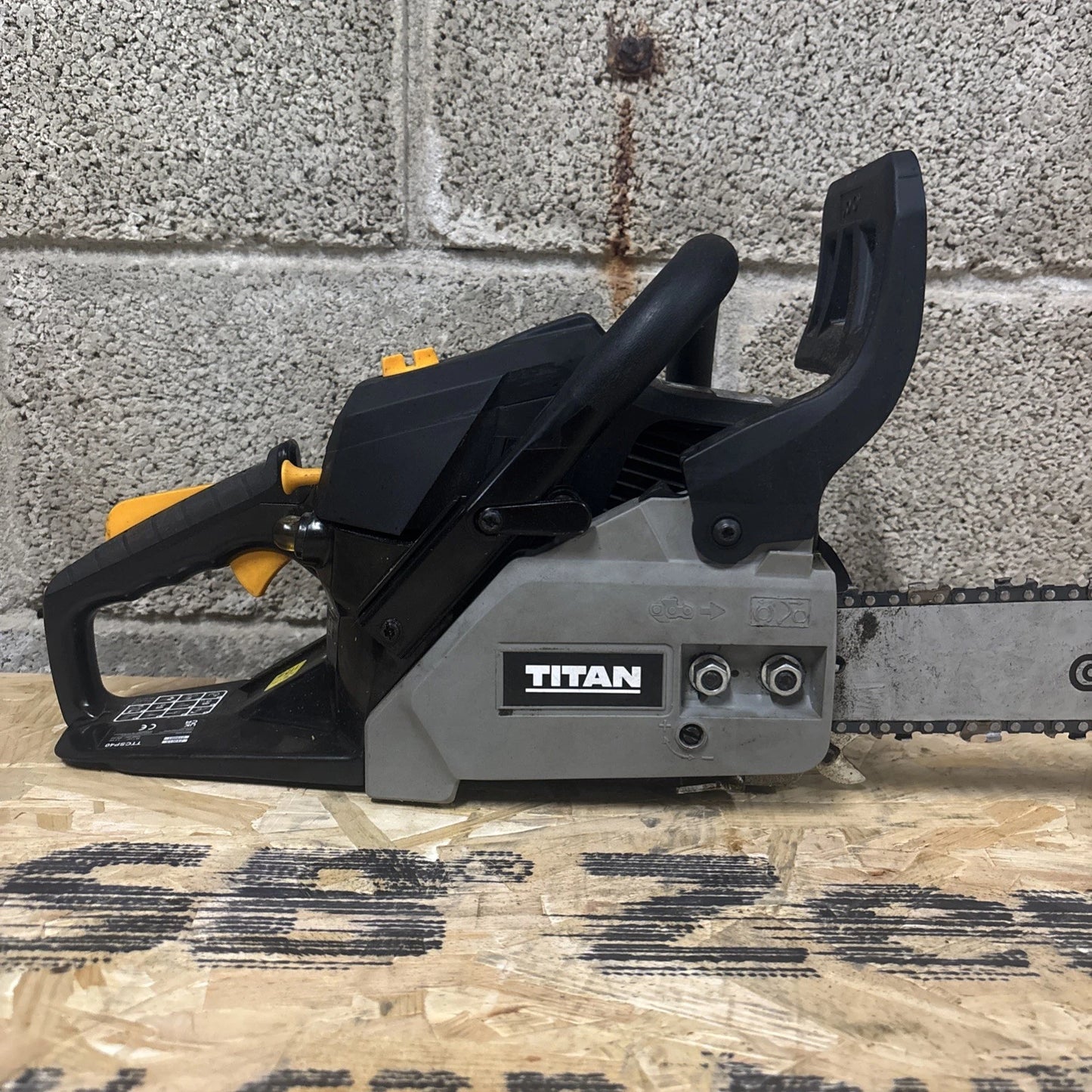 Titan Chainsaw Petrol 40cc TTCSP40 40cm 2 Stroke