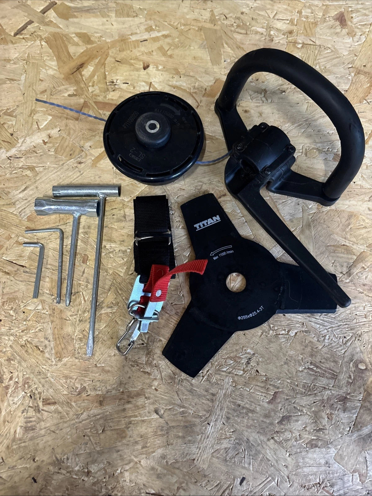 Titan 26cc 5 In 1 Multi Tool (TT5MTP26-2) Attachments Included