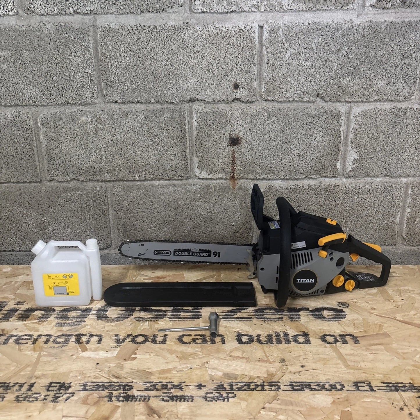 Titan Chainsaw Petrol 40cc TTCSP40 40cm 2 Stroke