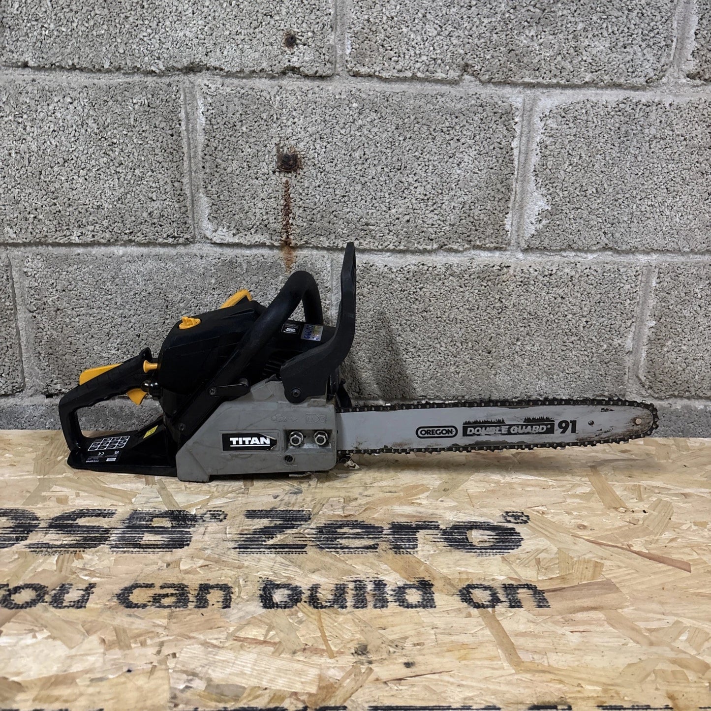 Titan Chainsaw Petrol 40cc TTCSP40 40cm 2 Stroke