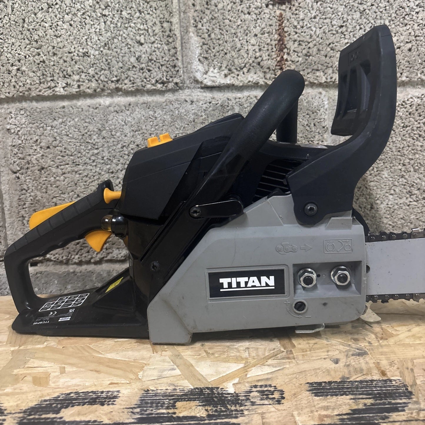Titan Chainsaw Petrol 40cc TTCSP40 40cm 2 Stroke