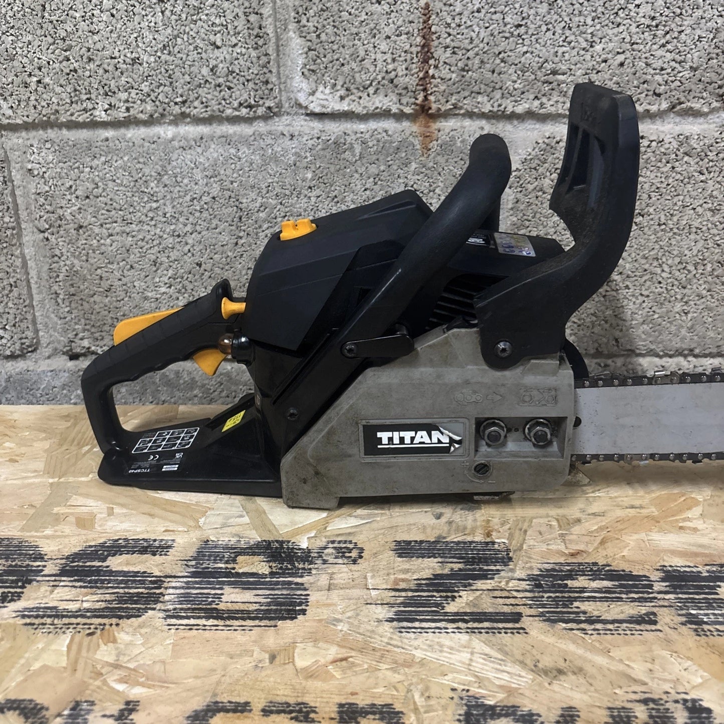 Titan Chainsaw Petrol 40cc TTCSP40 40cm 2 Stroke